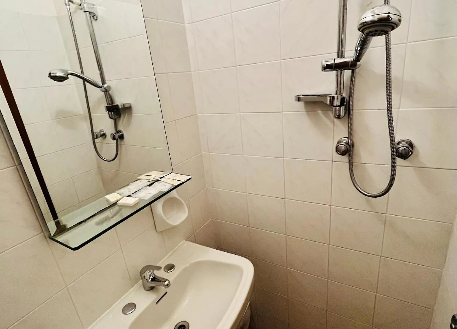 Hotel Columbia Frontemare Rimini 3*,  Italien